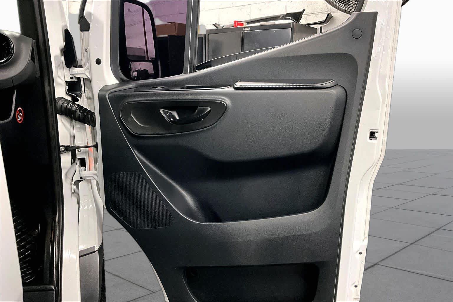 Used 2019 Mercedes-Benz Sprinter 144 image 22