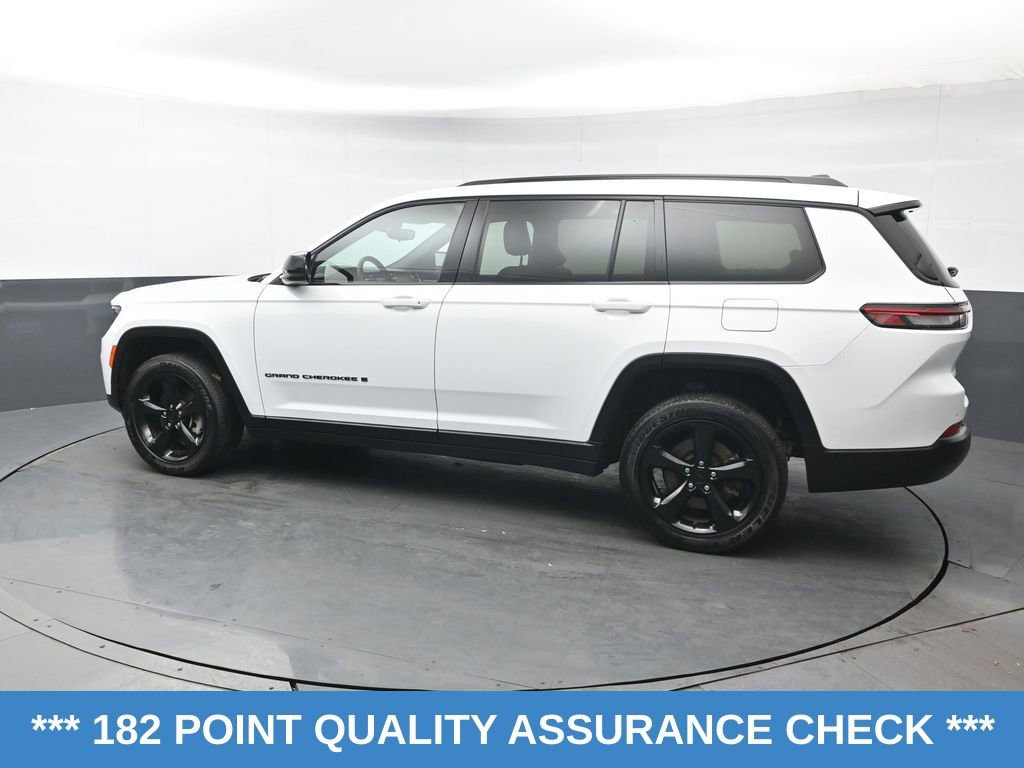 Used 2023 Jeep Grand Cherokee L Laredo image 4