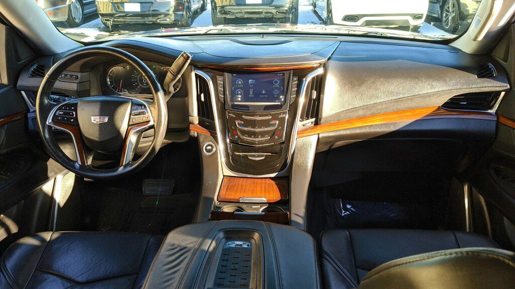 Used 2017 Cadillac Escalade ESV Luxury AWD/4WD image 17