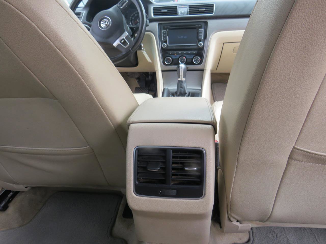 Used 2015 Volkswagen Passat TDI SE FWD image 23