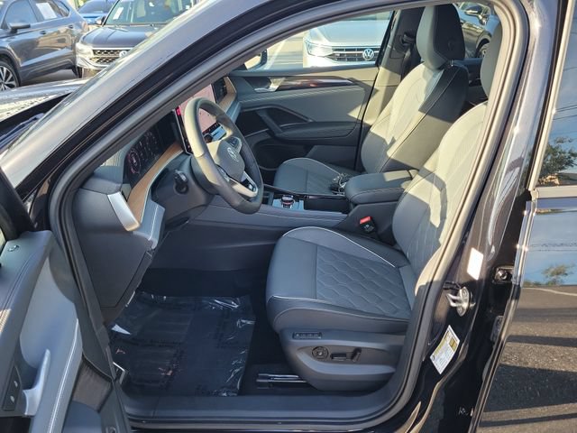 Used 2025 Volkswagen Tiguan SEL R-Line AWD/4WD image 19
