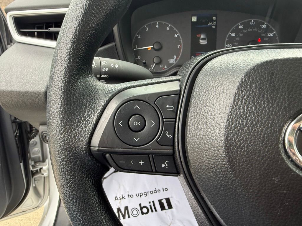 Used 2025 Toyota Corolla LE FWD image 30