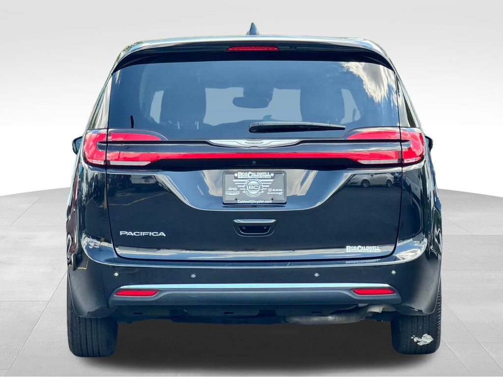 Used 2024 Chrysler Pacifica Touring-L FWD image 6