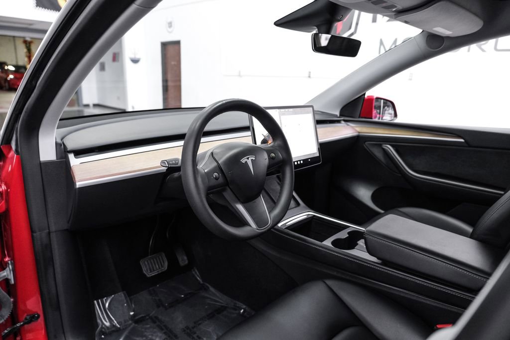 Used 2023 Tesla Model Y Long Range AWD/4WD image 3