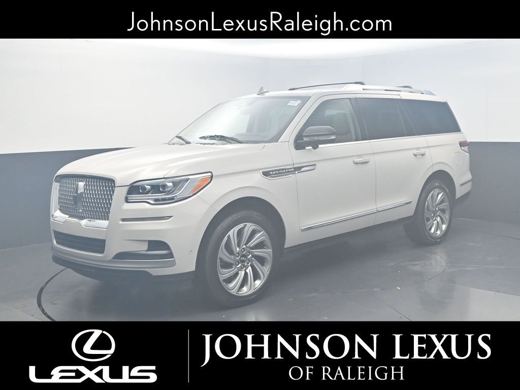 Used 2023 Lincoln Navigator Reserve image 1