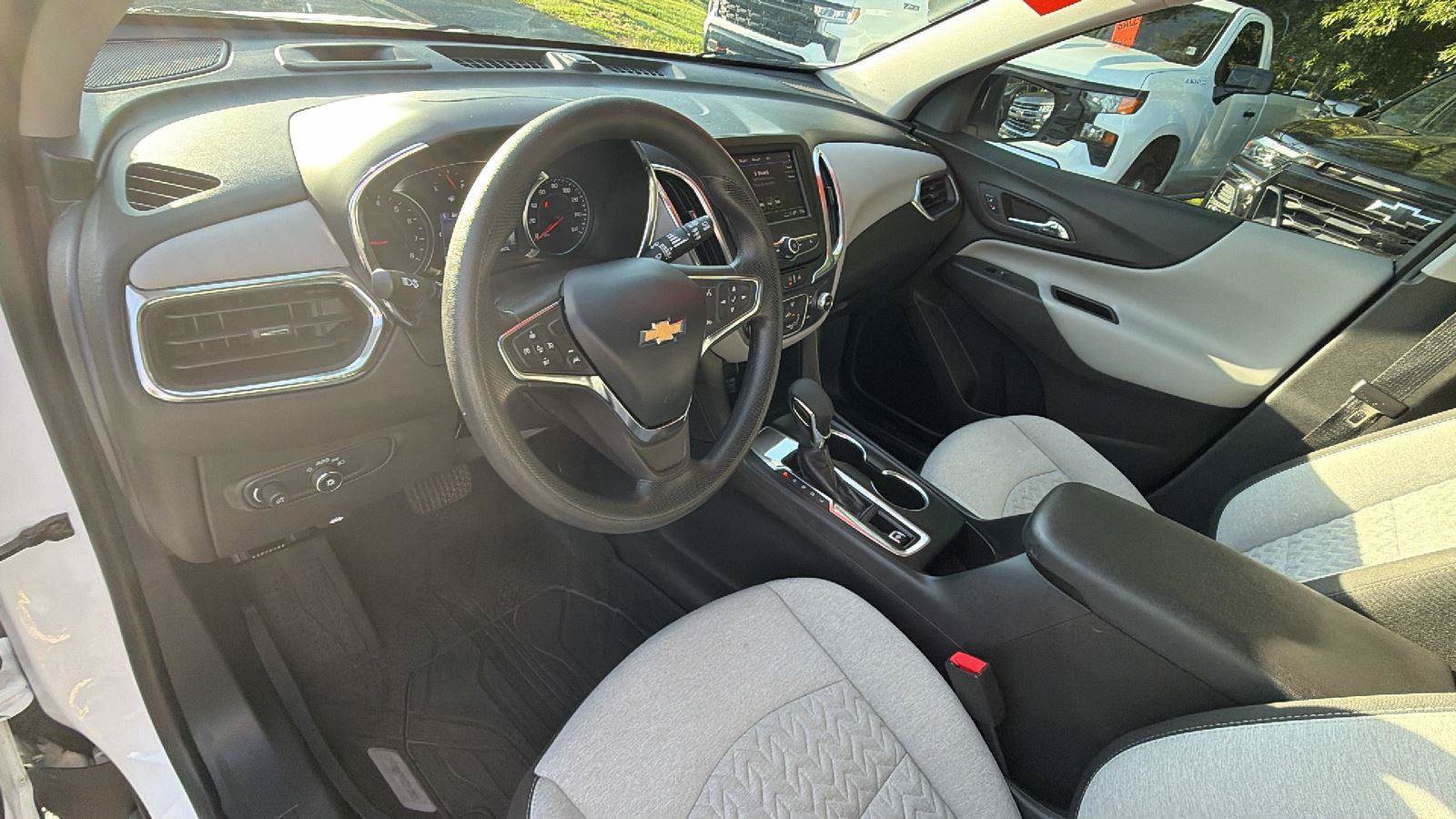 Used 2024 Chevrolet Equinox LS w/ LS Convenience Package FWD image 3