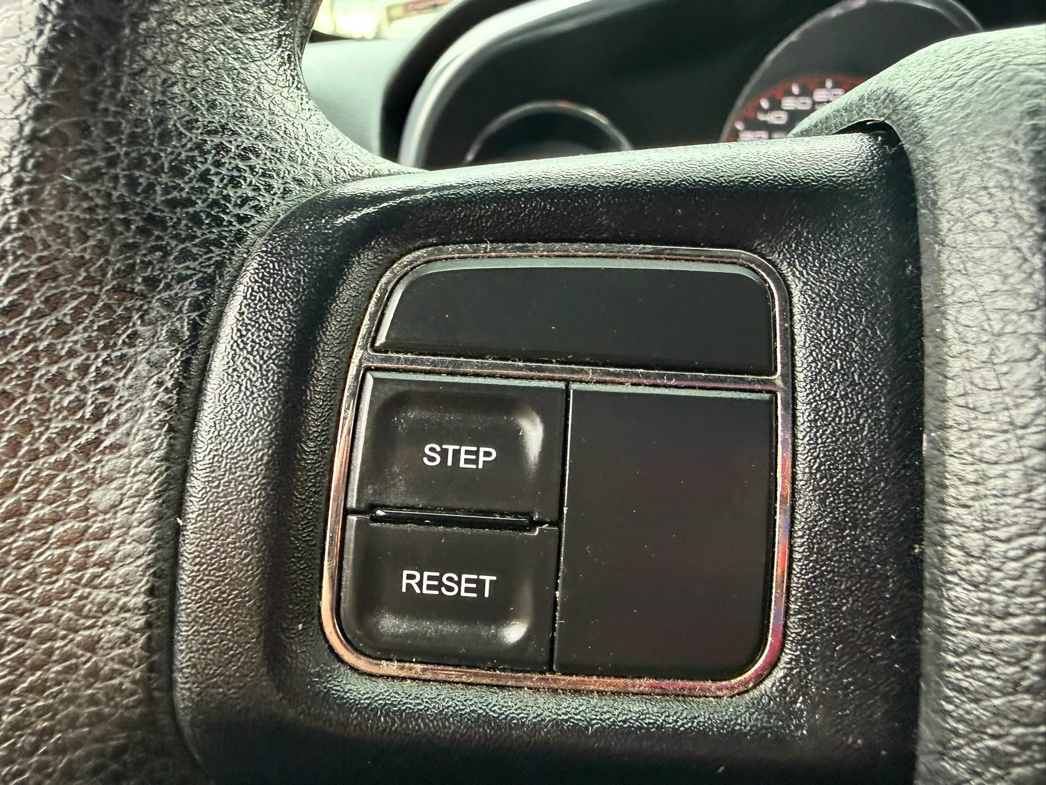 Used 2014 Dodge Avenger SE FWD image 29