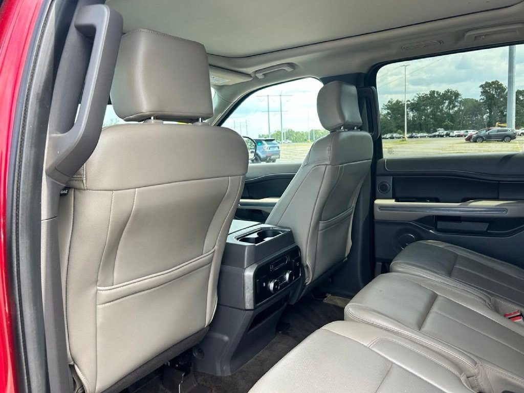 Used 2018 Ford Expedition Max XLT w/ Equipment Group 202A AWD/4WD image 18