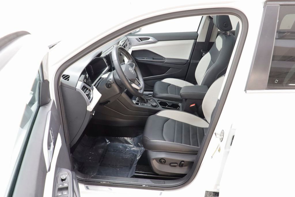 Used 2025 Volkswagen Taos SEL w/ Black Wheel Plus Package image 6