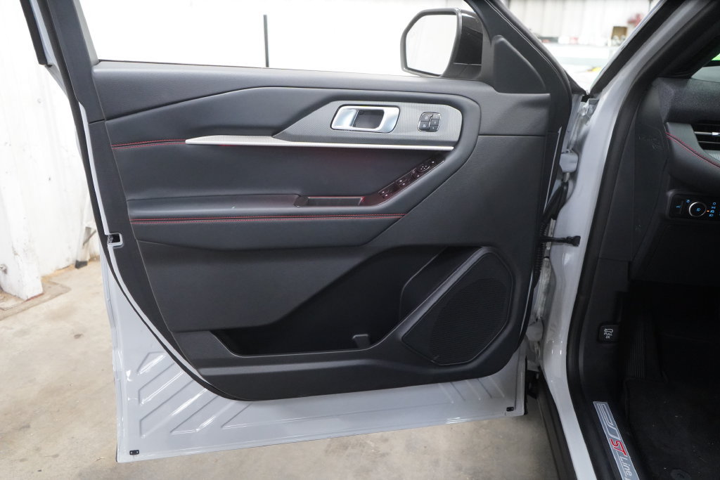 New 2027 Ford Explorer ST-Line w/ Premium Package RWD image 16