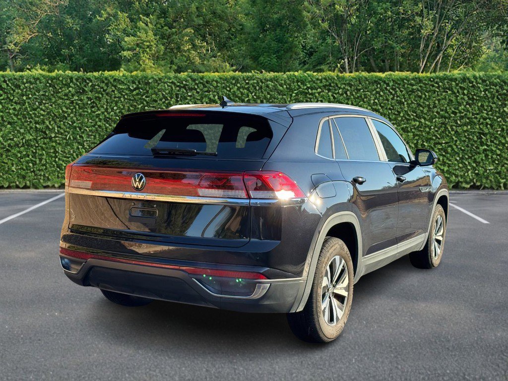Used 2024 Volkswagen Atlas Cross Sport SE image 3