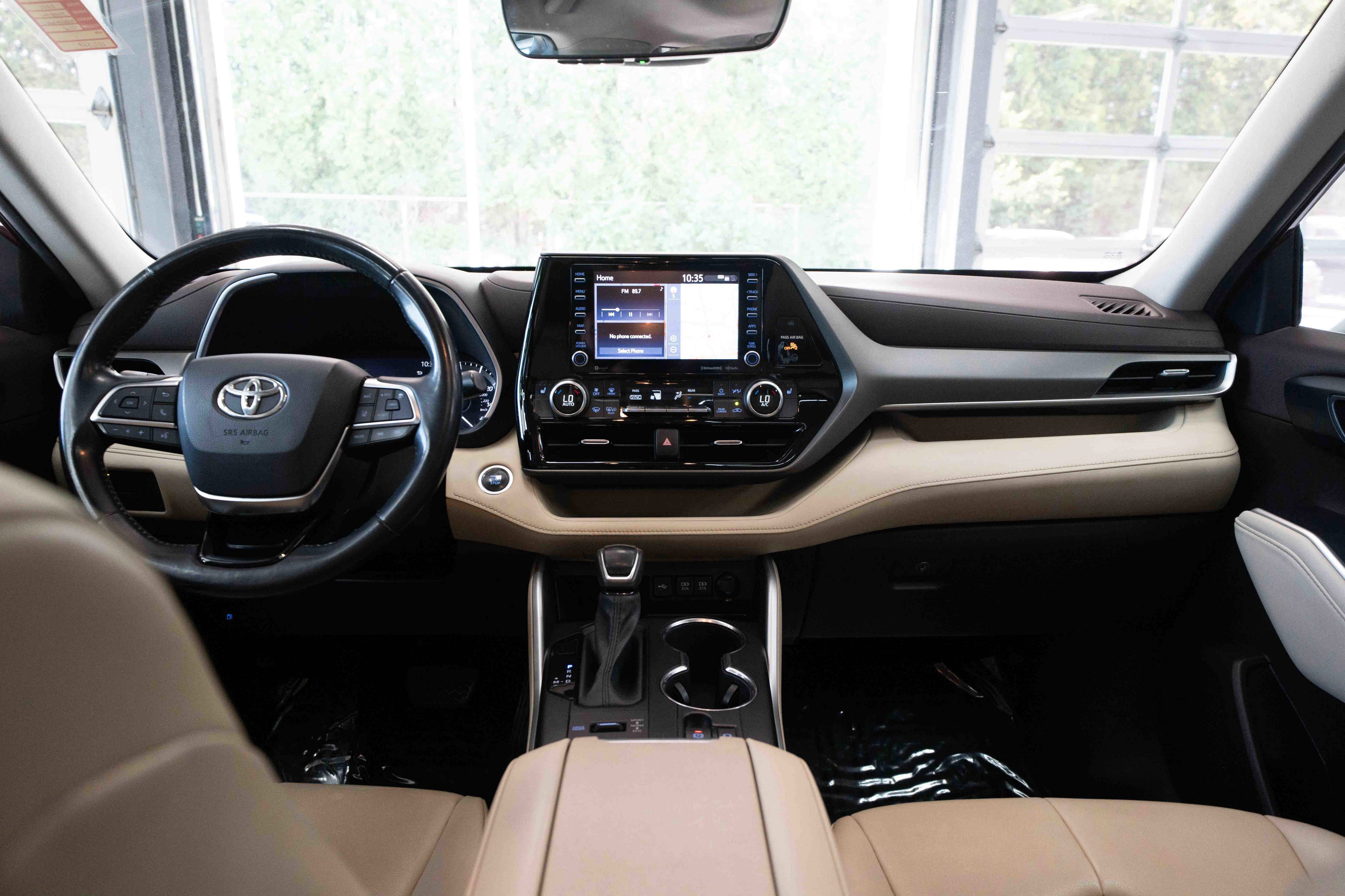 Used 2021 Toyota Highlander XLE AWD/4WD image 20