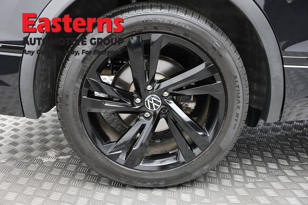 Used 2024 Volkswagen Tiguan SE R-Line AWD/4WD image 31