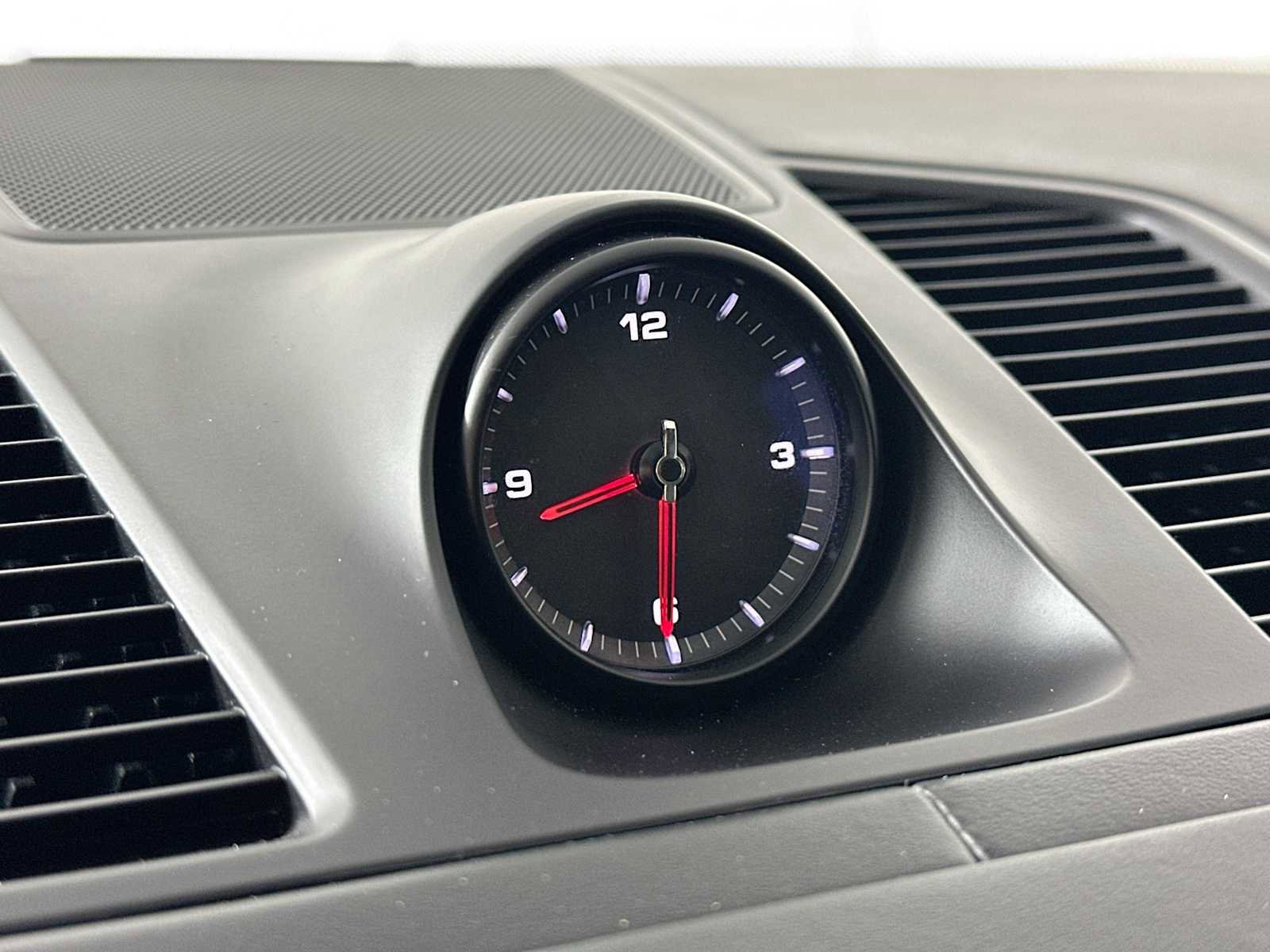 Certified 2022 Porsche Cayenne Platinum Edition image 16