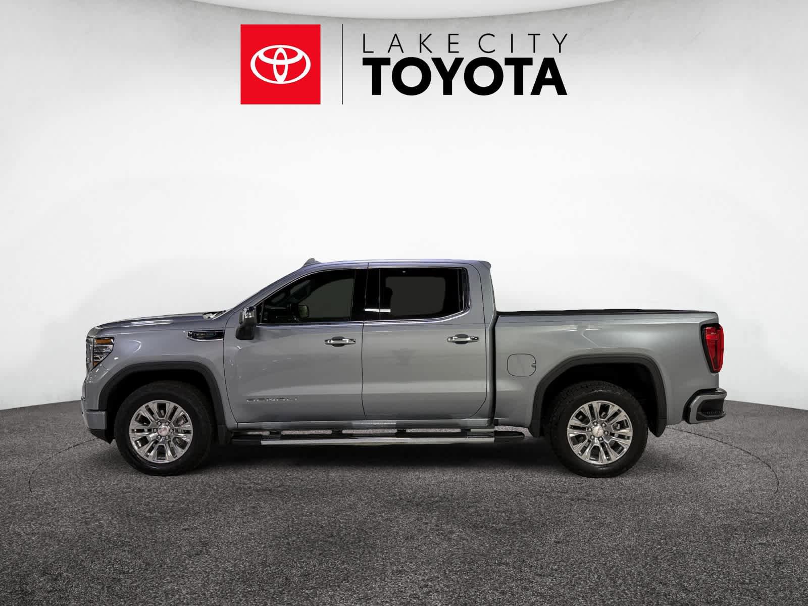 Used 2024 GMC Sierra 1500 Denali image 2