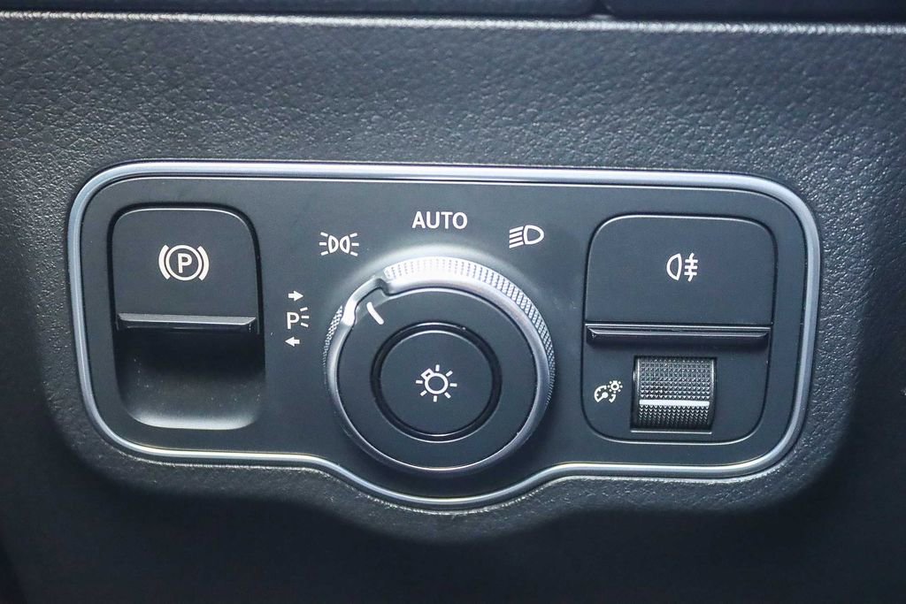 Used 2021 Mercedes-Benz GLA 250 4MATIC image 50