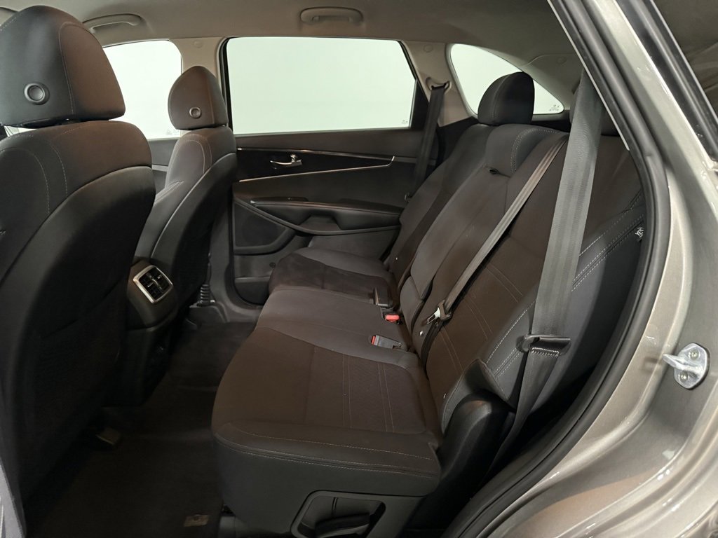 Used 2018 Kia Sorento LX image 16