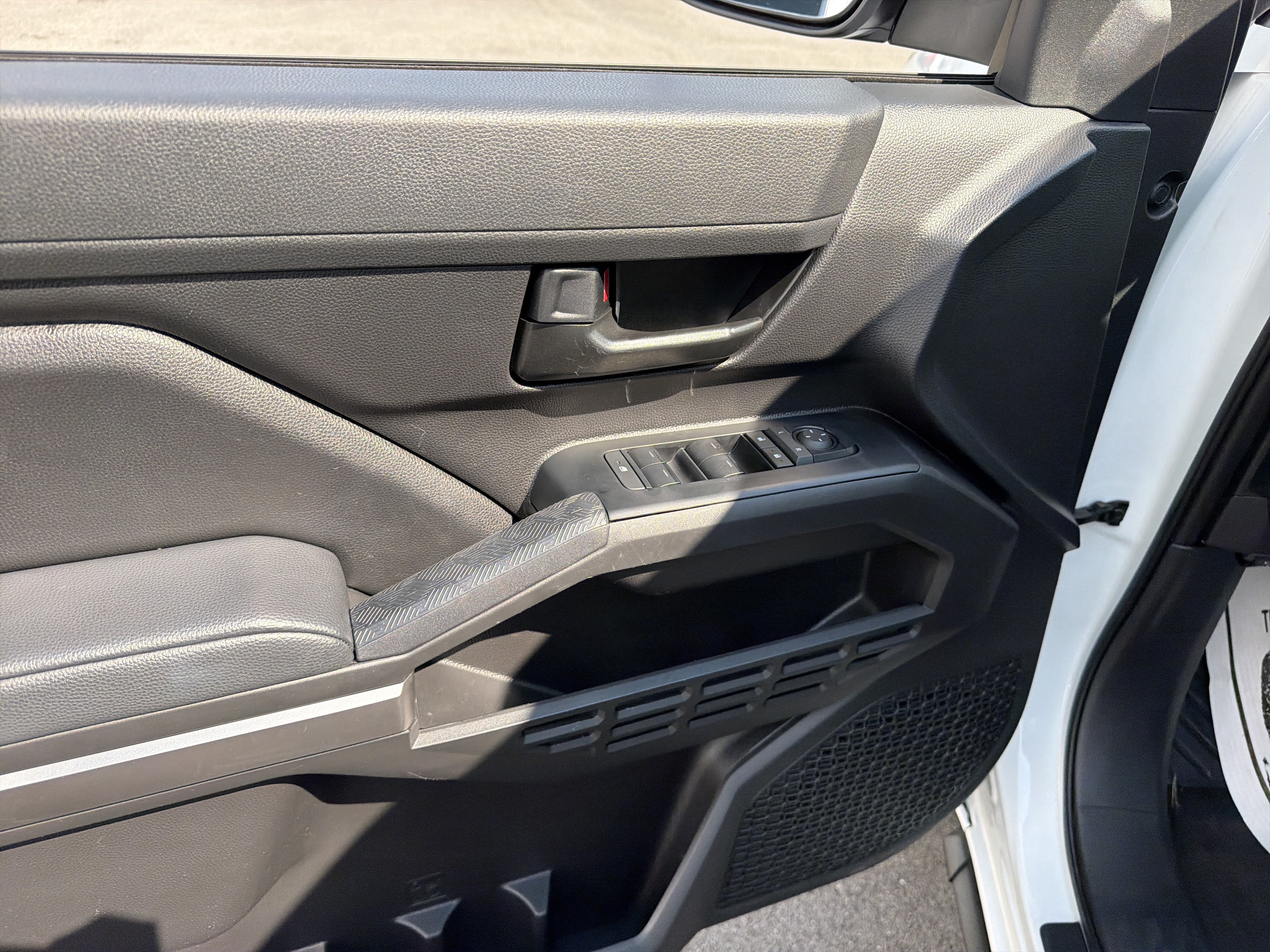Used 2025 Toyota Tacoma SR5 AWD/4WD image 15