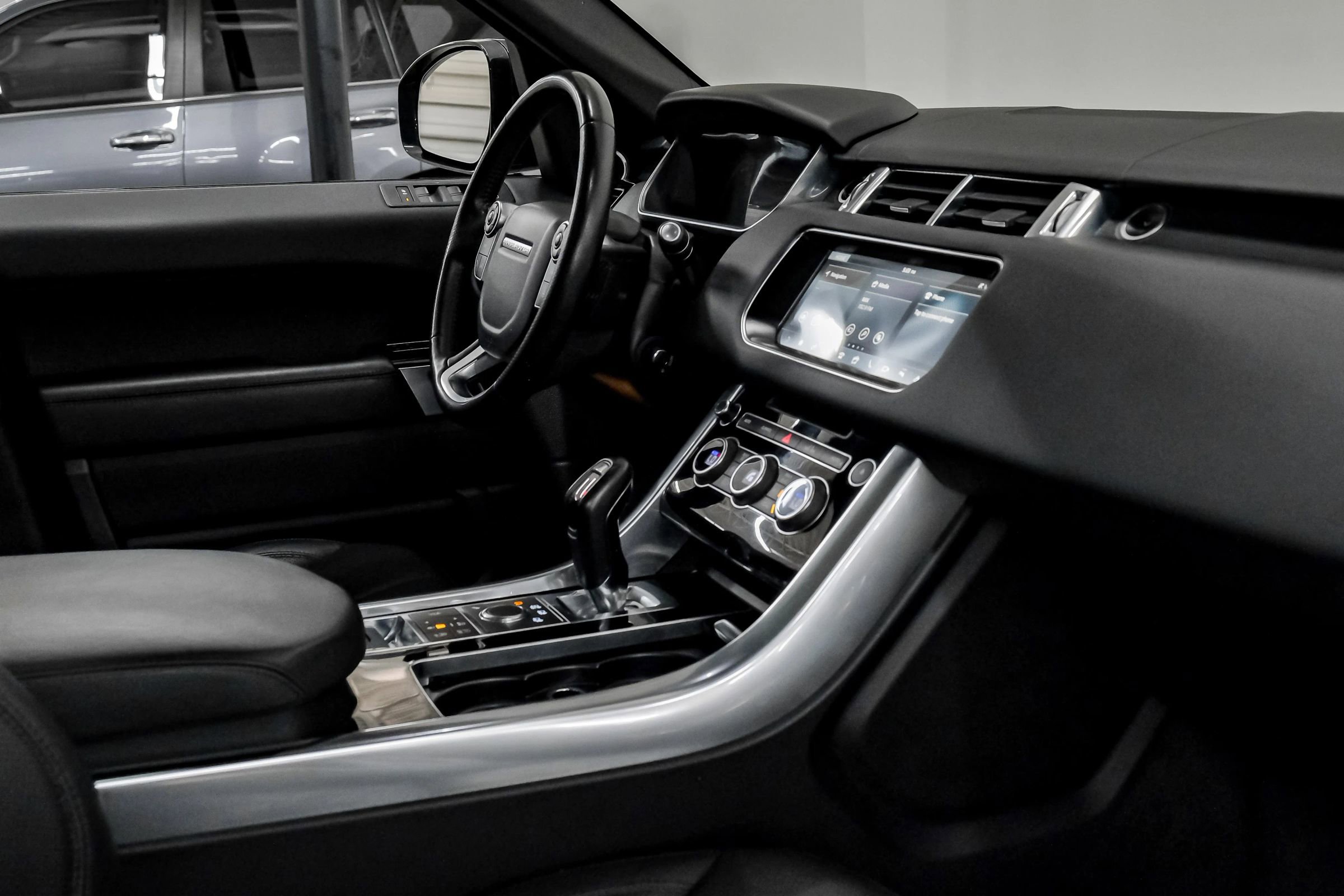 Used 2017 Land Rover Range Rover Sport HSE image 26