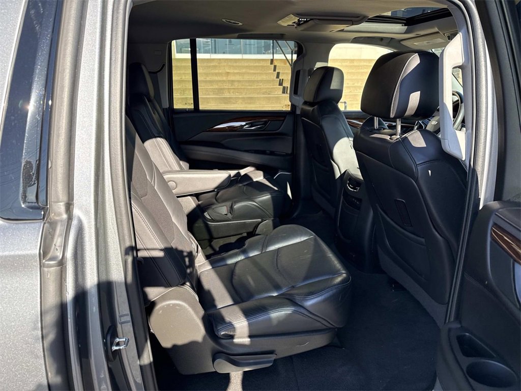 Used 2020 Cadillac Escalade ESV Luxury w/ Escalade Sport Edition image 13