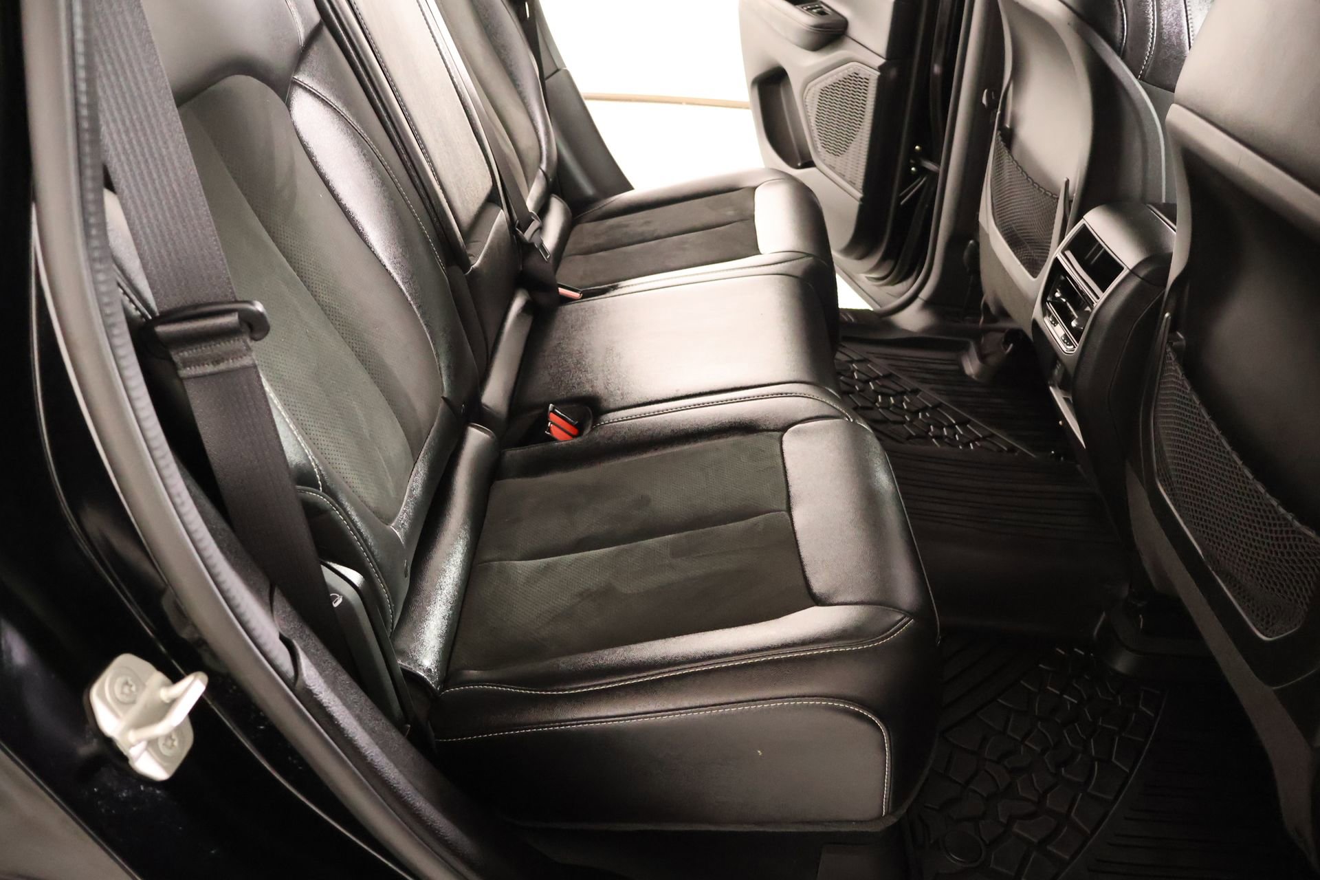 Used 2024 Jeep Grand Cherokee Altitude AWD/4WD image 14