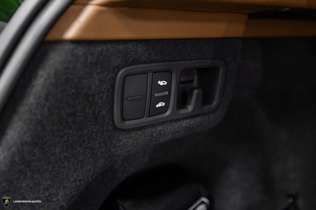 New 2025 Lamborghini Urus SE image 14