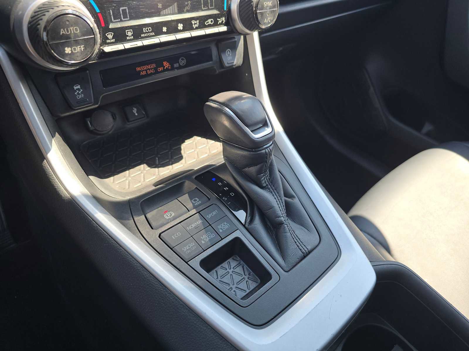 Used 2022 Toyota RAV4 XLE Premium image 64