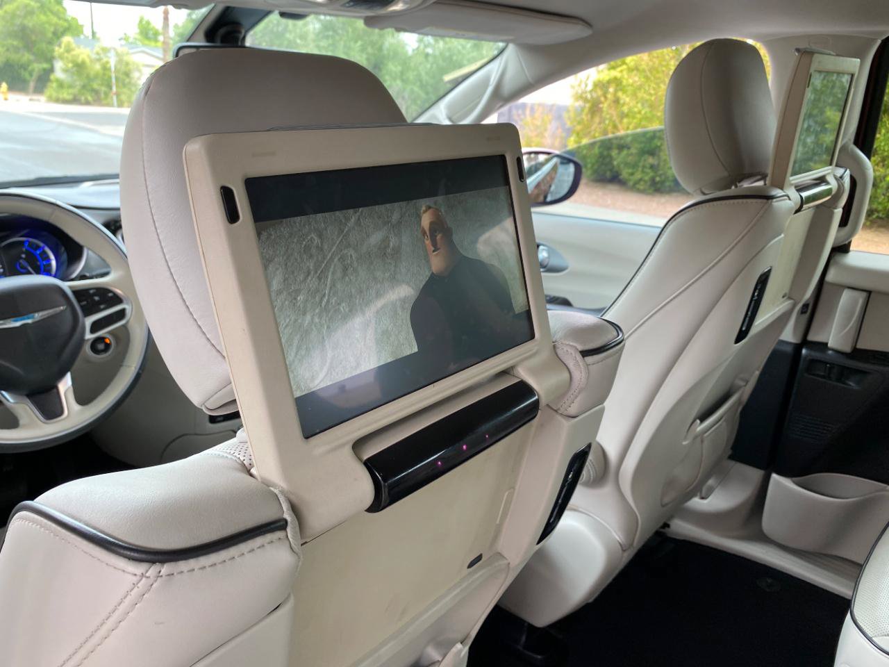 Used 2018 Chrysler Pacifica Limited FWD image 44