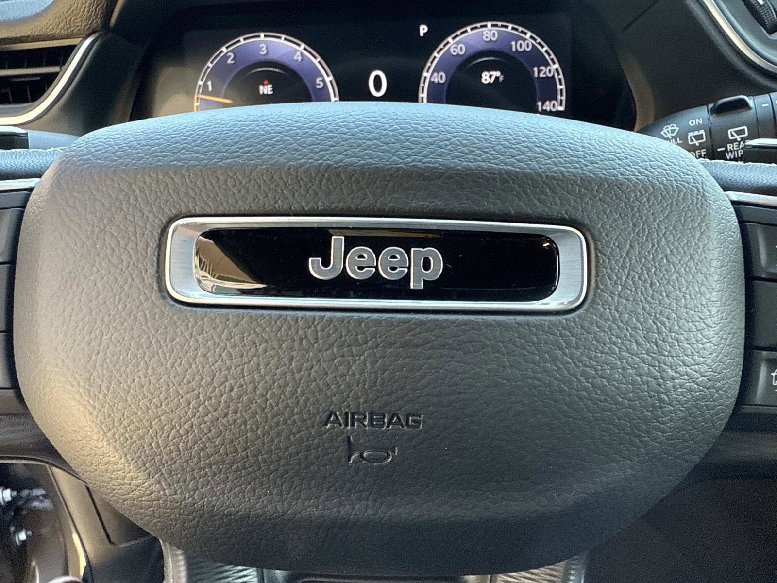 New 2025 Jeep Grand Cherokee L Altitude image 31