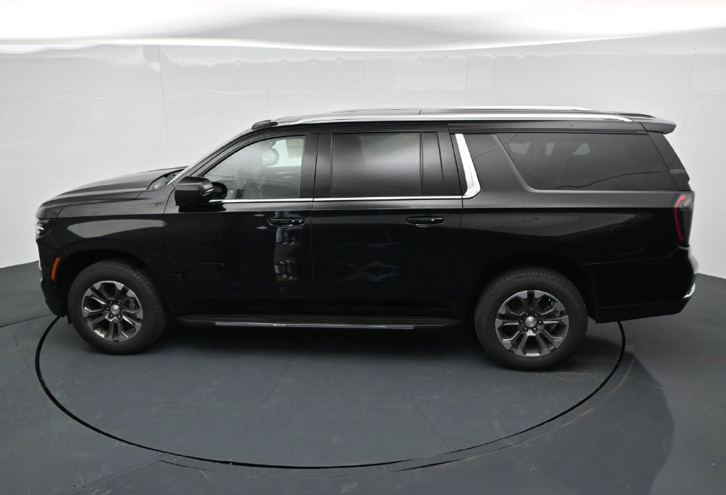 New 2026 Chevrolet Suburban LT w/ Comfort Package RWD image 21
