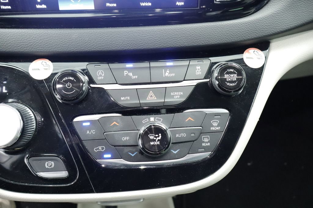 Used 2023 Chrysler Pacifica Touring-L FWD image 37