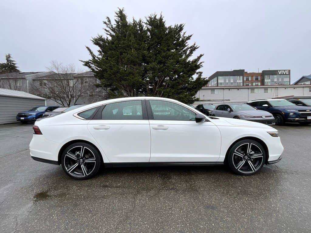 Used 2024 Honda Accord Sport image 9