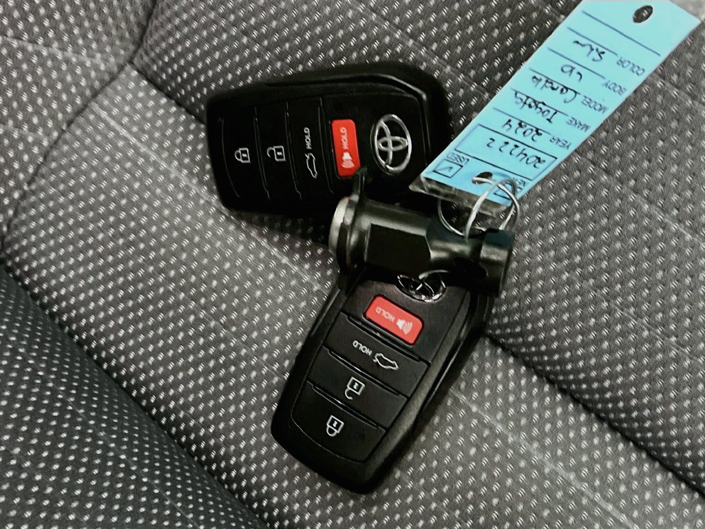 Used 2024 Toyota Corolla SE FWD image 33
