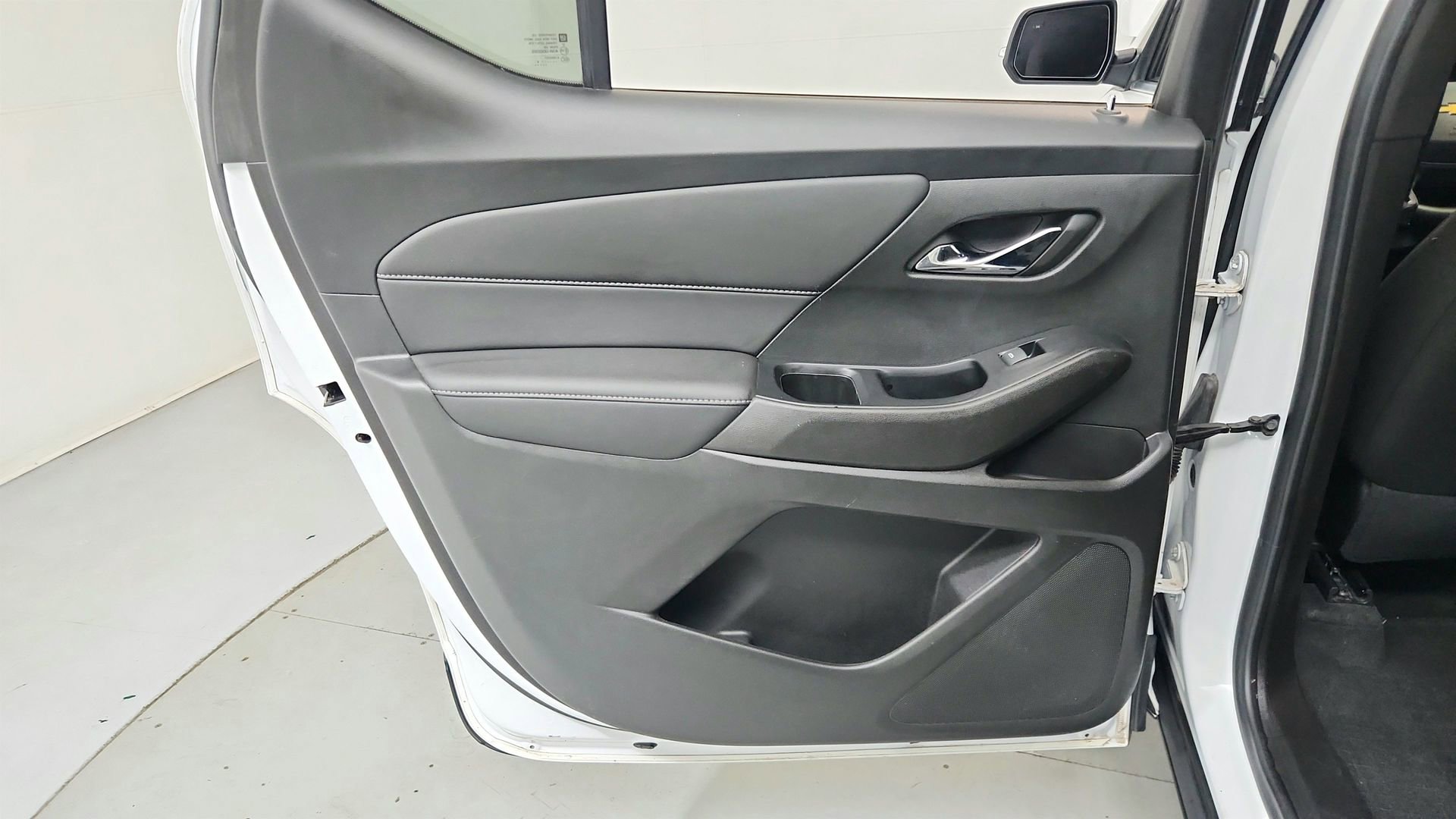 Used 2023 Chevrolet Traverse LT FWD image 22