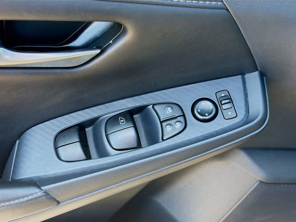 Used 2025 Nissan Sentra SV image 22