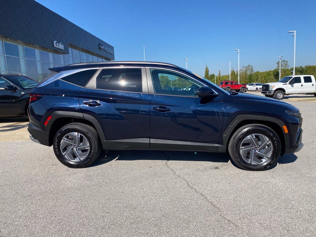 Used 2025 Hyundai Tucson Blue AWD/4WD image 9