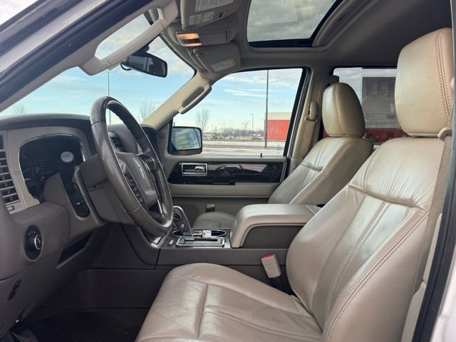 Used 2015 Lincoln Navigator L 4WD image 7
