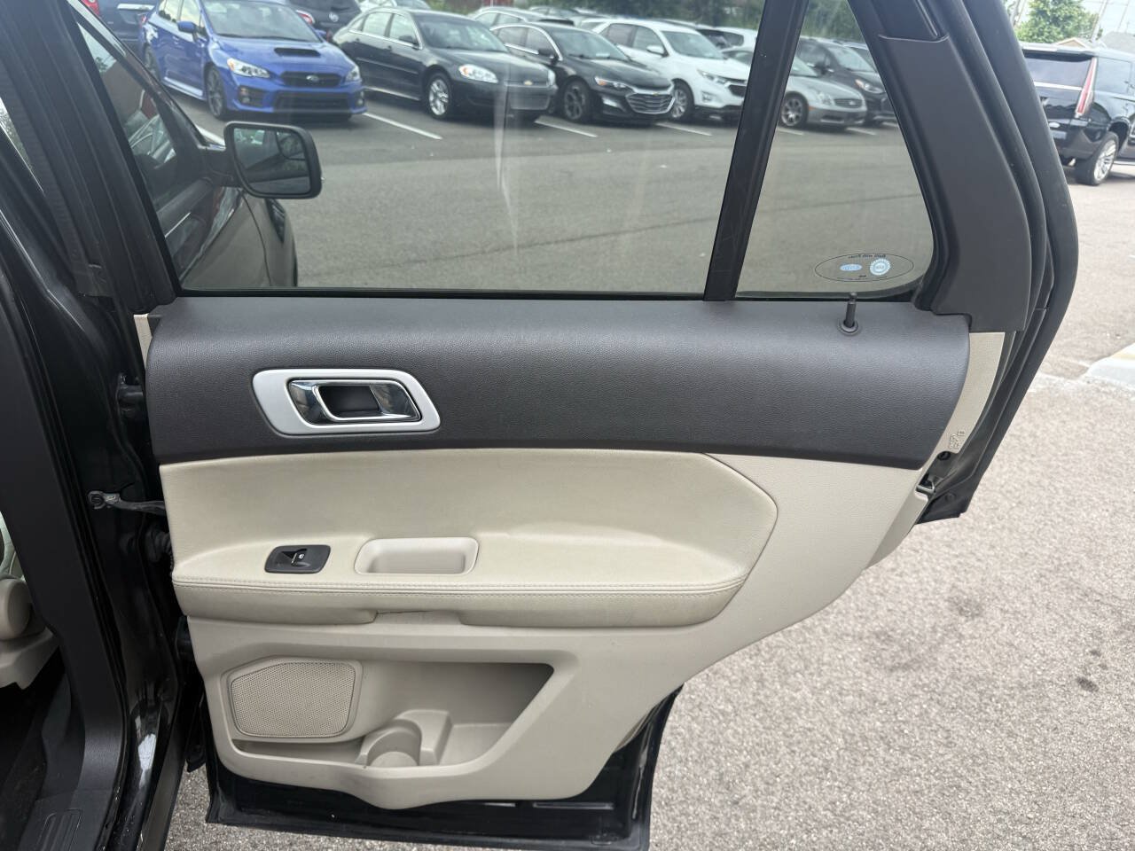 Used 2015 Ford Explorer XLT w/ Equipment Group 202A AWD/4WD image 16