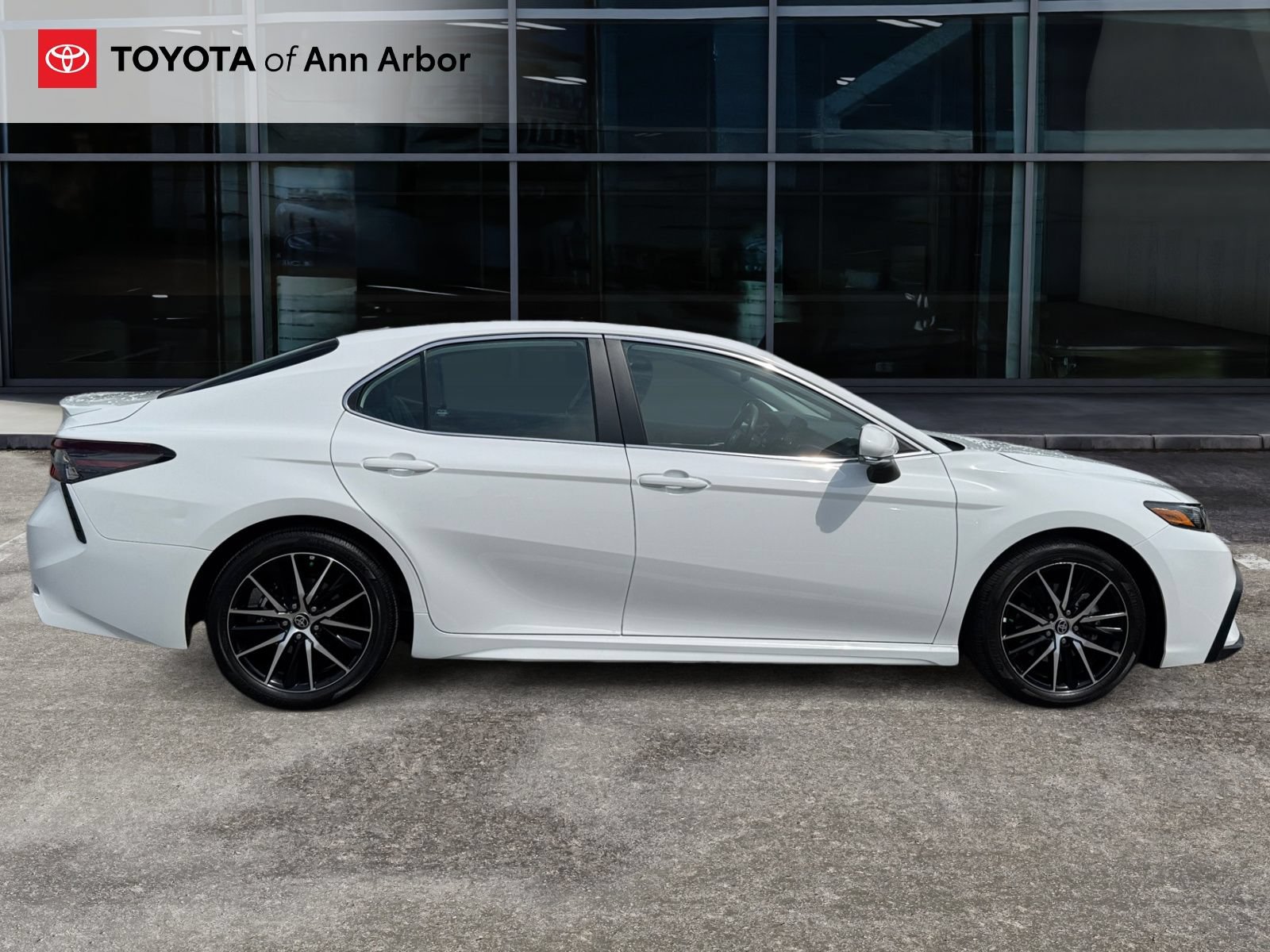 Used 2023 Toyota Camry SE w/ Audio Upgrade Package FWD image 11