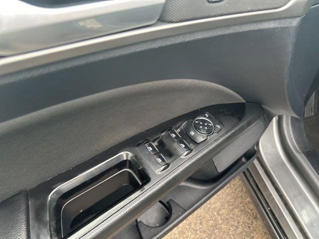 Used 2020 Ford Fusion SE FWD image 13