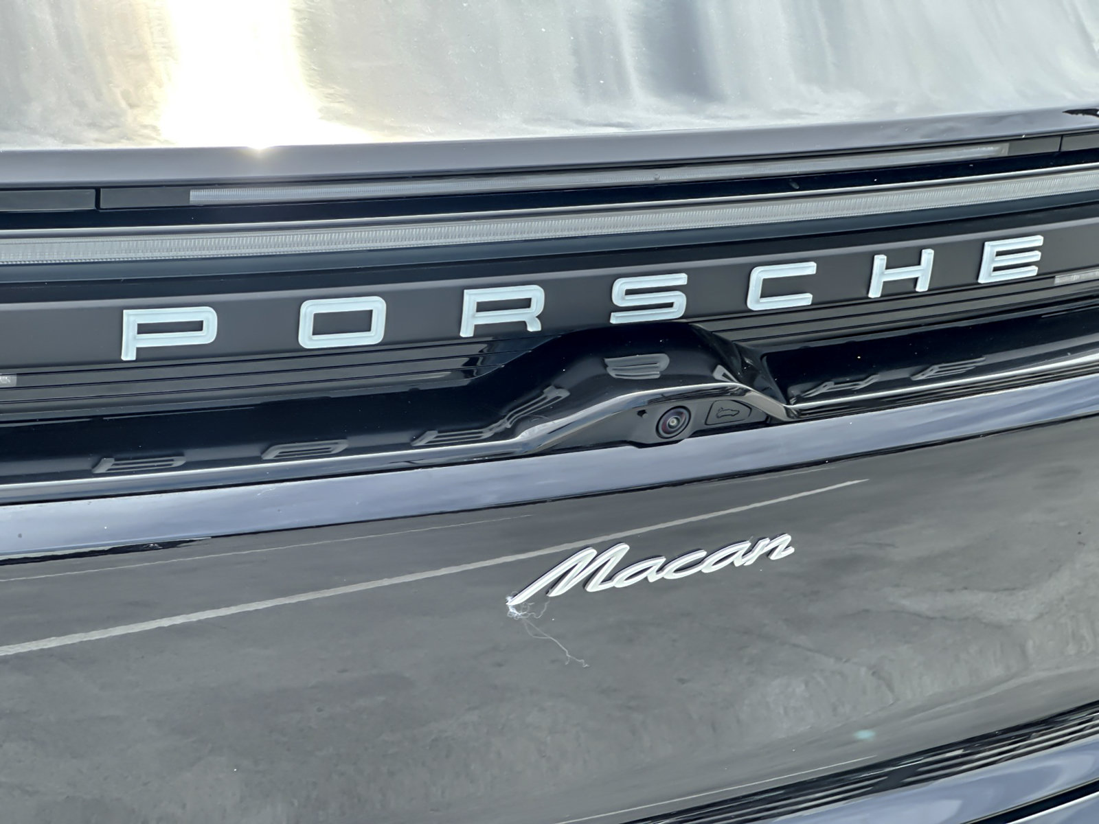 Used 2025 Porsche Macan Electric RWD image 30