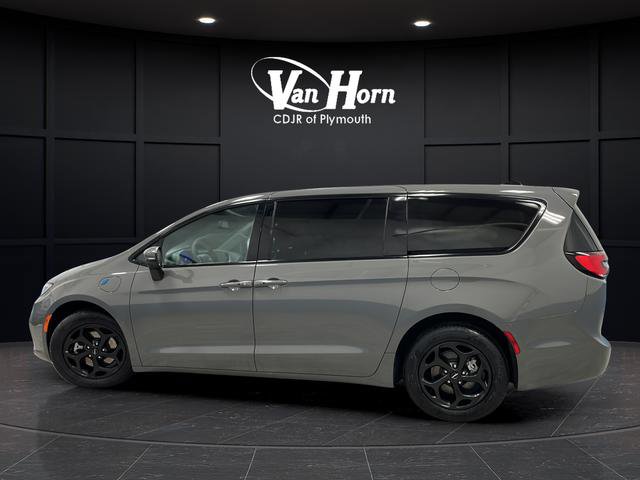 Used 2023 Chrysler Pacifica Touring-L w/ S Appearance Package FWD image 6