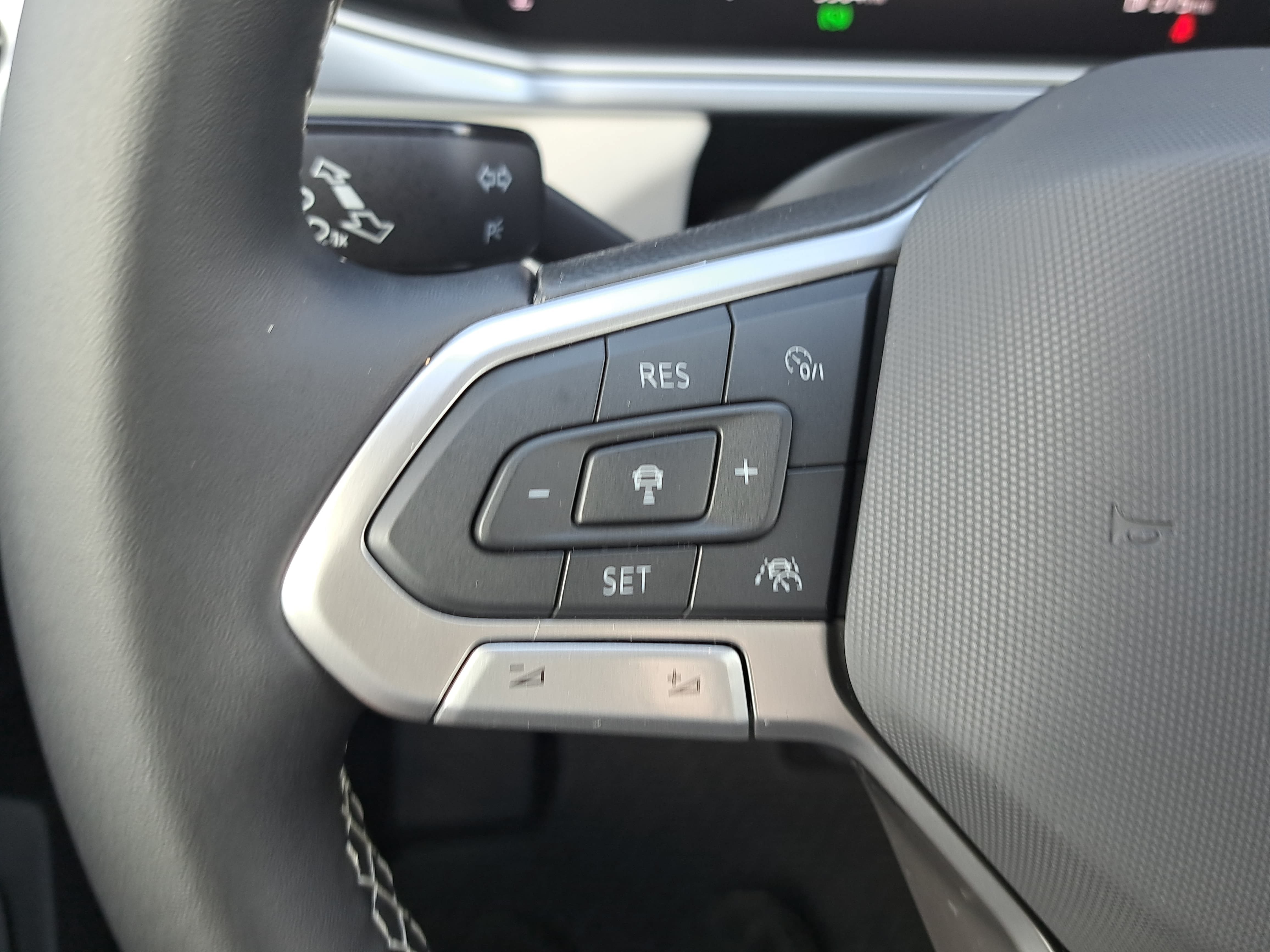 Used 2026 Volkswagen Taos SE AWD/4WD image 17