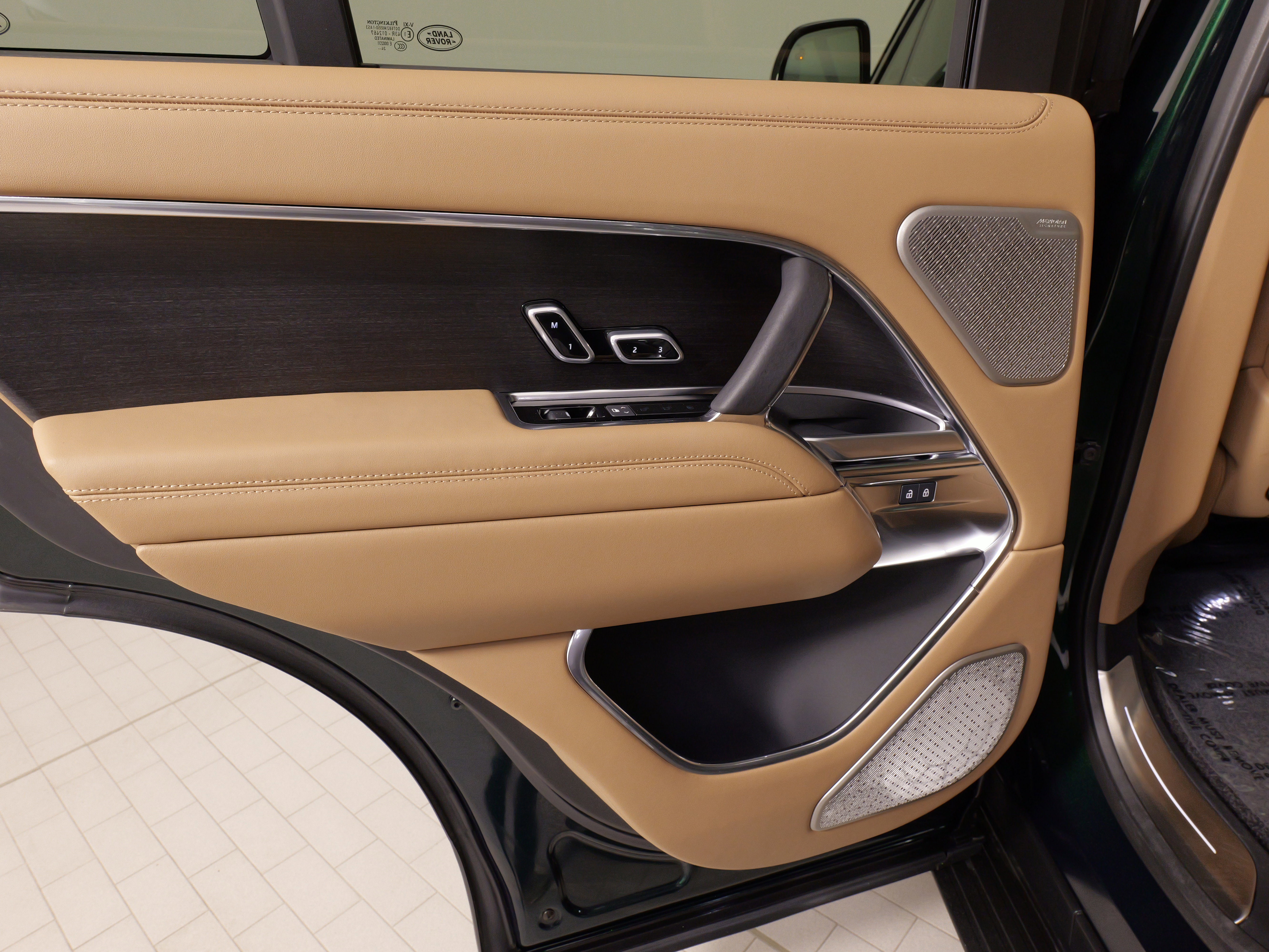 Used 2025 Land Rover Range Rover Autobiography image 35