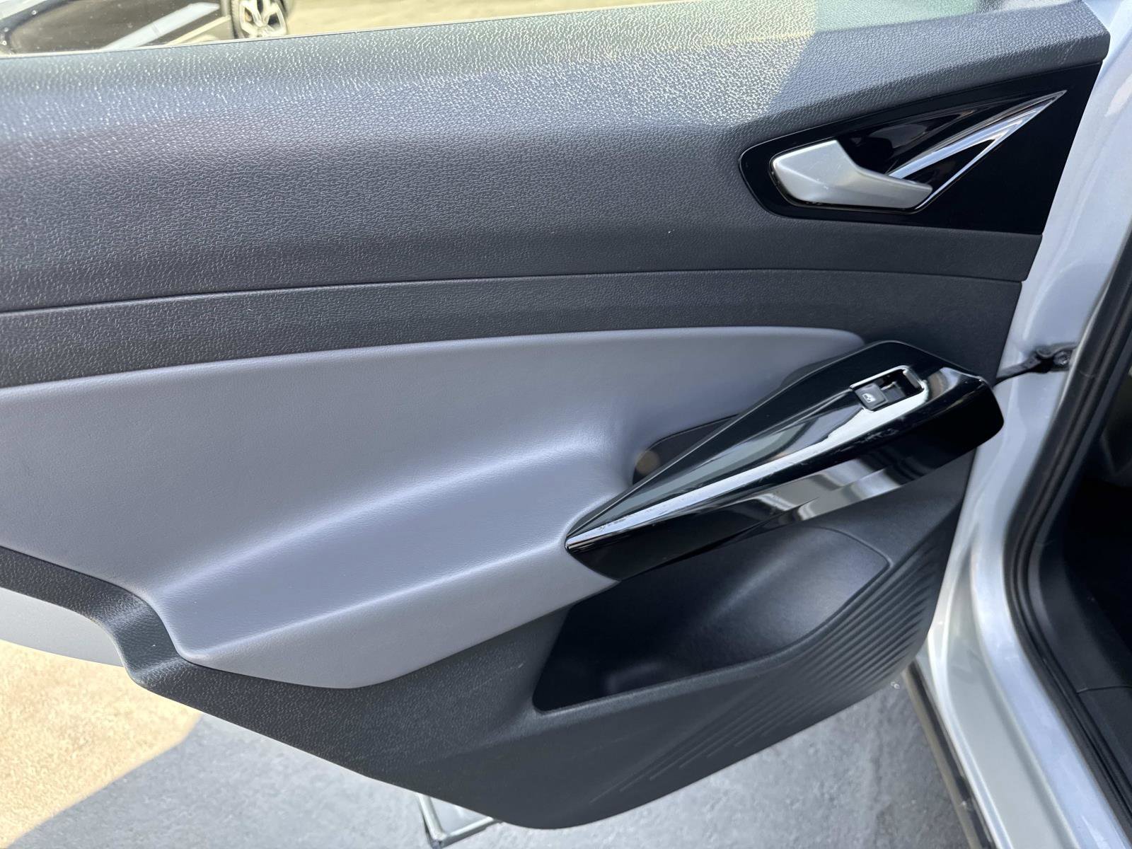 Used 2022 Volkswagen ID.4 Pro image 10