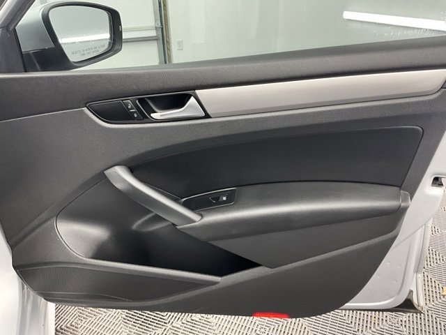 Used 2014 Volkswagen Passat Wolfsburg Edition image 14