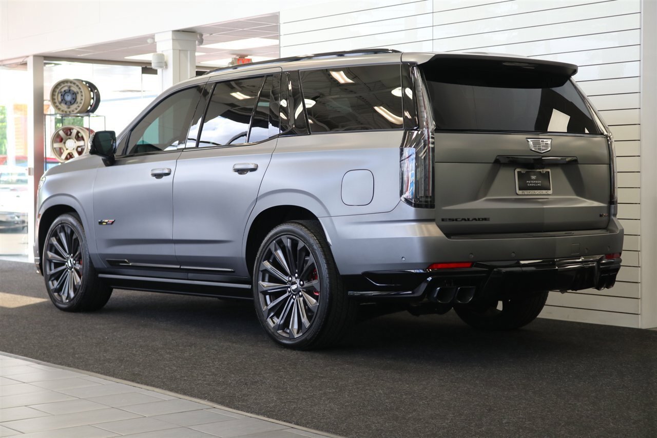 Used 2026 Cadillac Escalade V w/ LPO, Onyx Lite Package AWD/4WD image 6