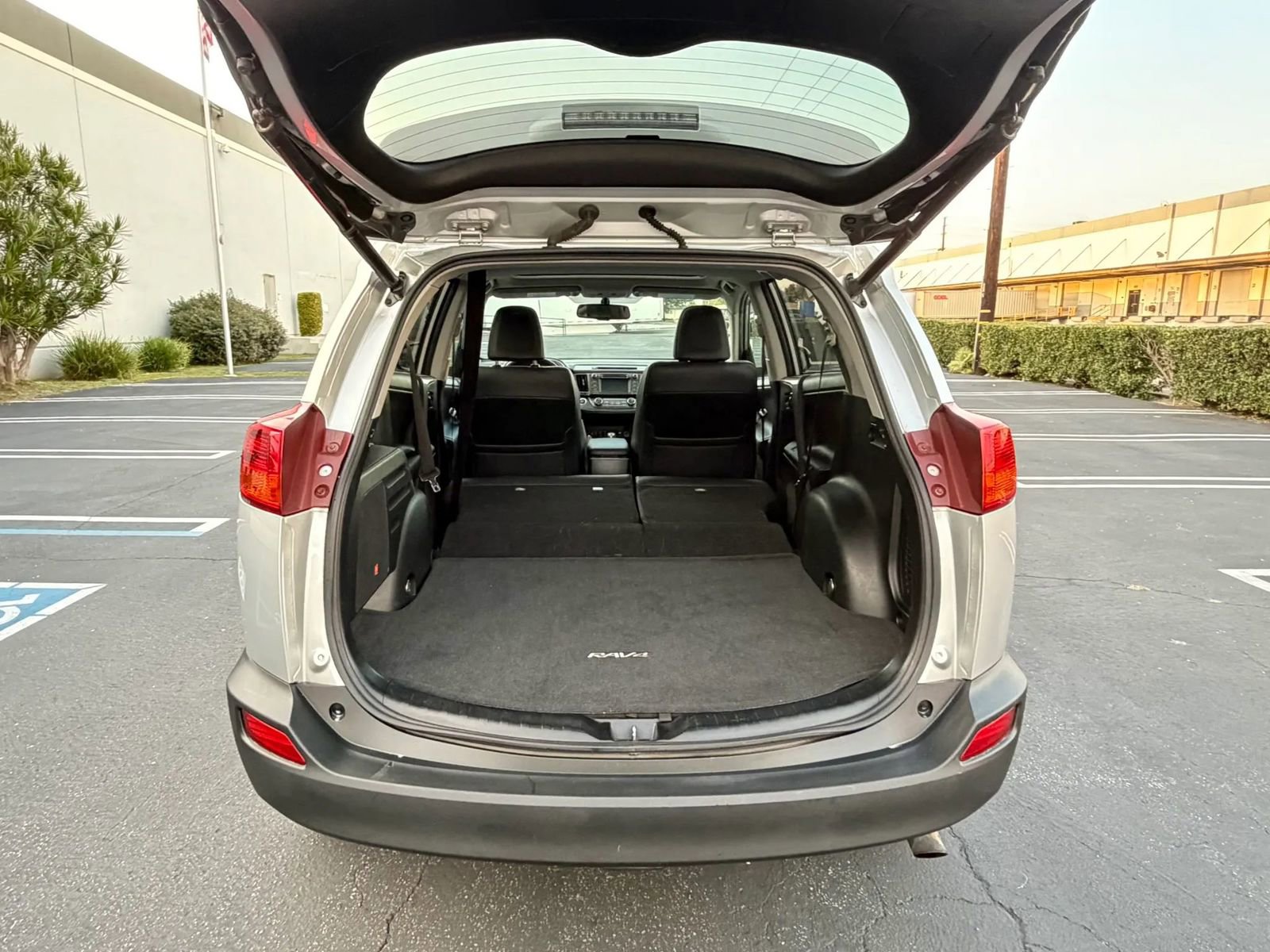 Used 2013 Toyota RAV4 Limited AWD/4WD image 18