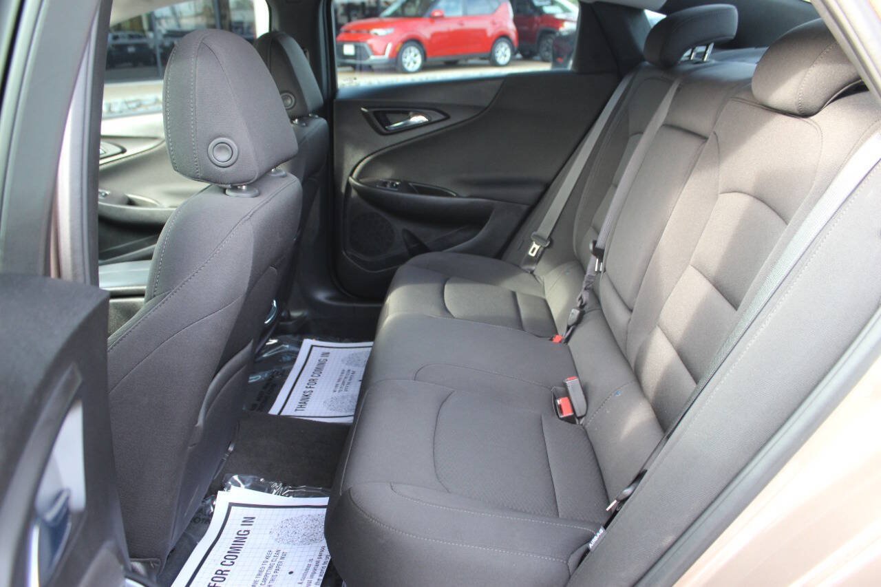 Used 2018 Chevrolet Malibu LT FWD image 15