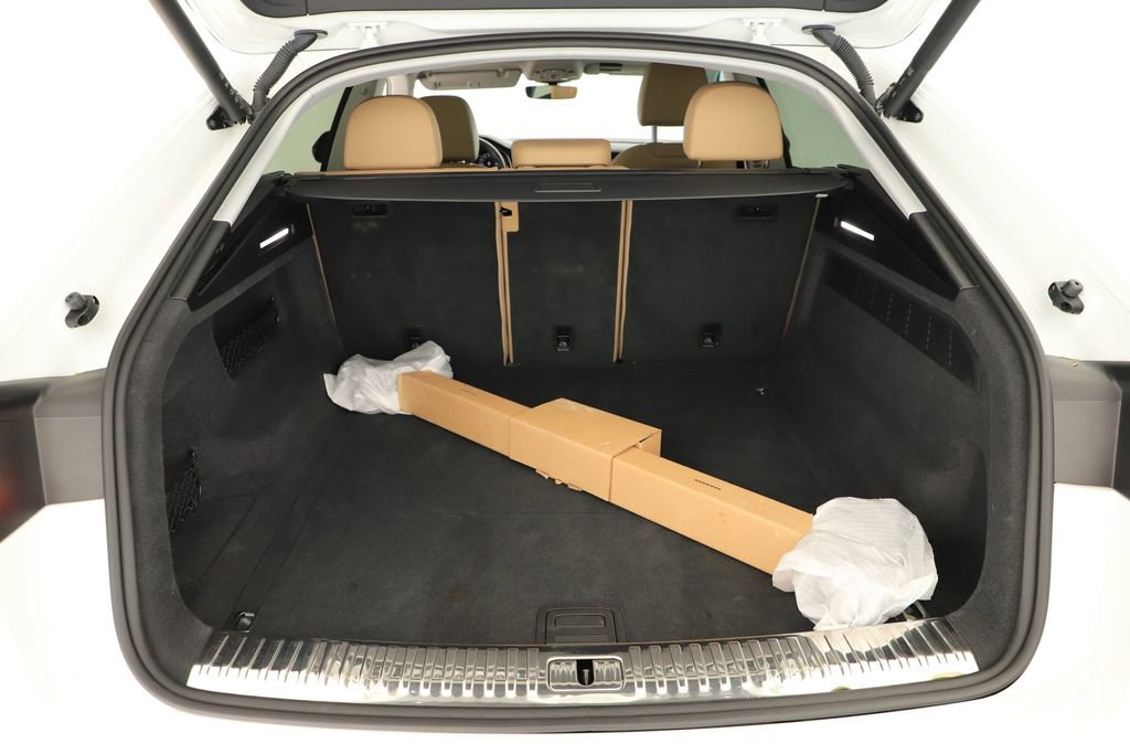 Certified 2023 Audi Q8 Premium Plus w/ Premium Plus Package image 32